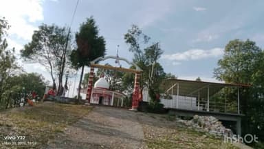 लोहाघाट में बीडीसी सदस्य पप्पू बोहरा के प्रयास लाए रंग , झूमाधुरी मंदिर पाटन में लगी सोलर लाइटें।