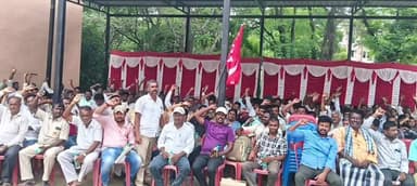 ರಾಮನಗರ: ವಿವಿಧ ಬೇಡಿಕೆ ಈಡೇರಿಸುವಂತೆ ಆಗ್ರಹಿಸಿ ಗ್ರಾ.ಪಂ ನೌಕರರ ಪ್ರತಿಭಟನೆ