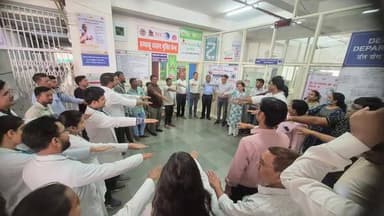 विश्व तंबाकू निषेध दिवस पर जागरूकता अभियान आयोजित, मरीजों को दिलाई तंबाकू त्याग की शपथ
..
विश्व तंबाकू निषेध दिवस के अव...