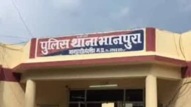 पैसों के लेन-देन को लेकर हुए विवाद में पुलिस ने तीन आरोपियों के खिलाफ मारपीट, गाली-गलौज और जान से मारने की धमकी देने का ...