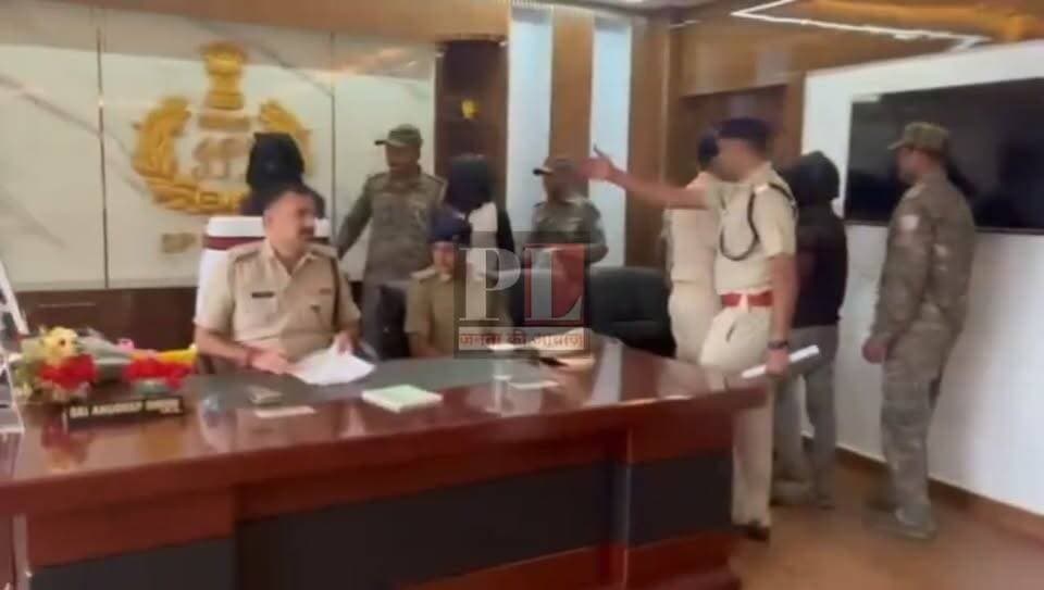 #allfollowers | बीते कुछ दिन पहले एक रात में 6 दुकानों में हुई चोरी के आरोपित धराये,धन्यवाद Pakur Pol
#highlight
#follo...
