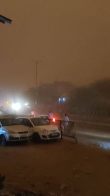 बालेसर में तेज आंधी और तूफान