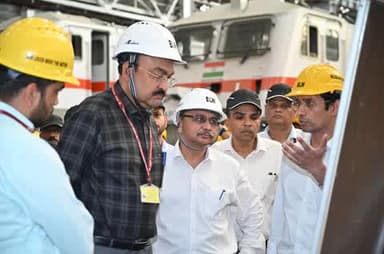 🚆MTRS श्री आर. राजगोपाल ने बरेका का व्यापक निरीक्षण कर लोको उत्पादन, गुणवत्ता एवं तकनीकी नवाचार की समीक्षा की।
✅ बरेका की उपलब्धियों व हरित ऊर्जा पहलों की सराहना करते हुए उत्कृष्टता बनाए रखने का किया आह्वान।
#IndianRailways #MakeInIndia