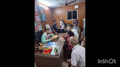 পলাশবাৰী: সাধাৰণ ৰাইজৰ সৈতে মতবিনিময় বিধায়ক হিমাংশু শেখৰ বৈশ্যৰ