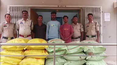 बड़ेराजपुर: विश्रामपुरी पुलिस ने लिहागांव के खाद गोदाम में हुई चोरी का किया खुलासा, 154 बोरी उर्वरक खाद बरामद, तीन आरोपी गिरफ्तार