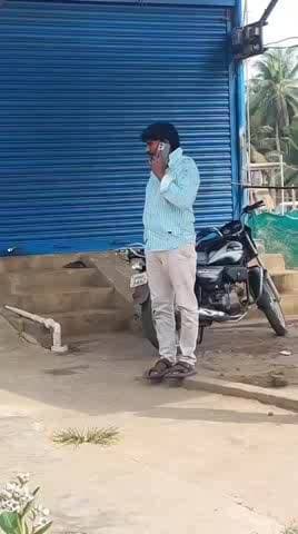 అమలాపురం-ముమ్మిడివరం హైవేపై ఆకతాయిల బైక్ స్టంట్లు: వృద్ధుడికి గాయాలు