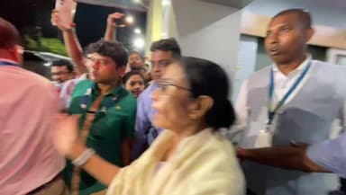 কলকাতা: ‘এখানে চিকিৎসা হচ্ছে না’! অভিষেককে নিয়ে হাসপাতাল ছাড়লেন মমতা