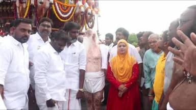 வாலாஜா: ராணிப்பேட்டை அடுத்த ரத்தினகிரி பகுதியில் நடைபெற்ற தேர்த் திருவிழாவில் தாவீக்கா அமைச்சர்கள் கலந்து கொண்டனர்
