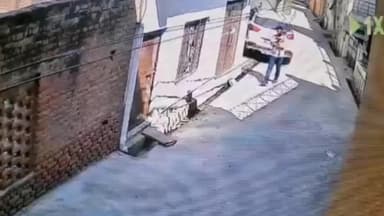 शिकोहाबाद: शिकोहाबाद की यादव कॉलोनी में डेढ़ साल के मासूम को रिश्ते के चाचा ने पटक-पटककर मार डाला, CCTV में कैद हुआ खौफनाक मंजर