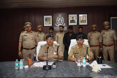 #ShamliPolice
थाना कांधला पुलिस, एसओजी टीम, सर्विलांस टीम व जिला आपूर्ति विभाग की संयुक्त कार्यवाही में अपमिश्रित पैट्...
