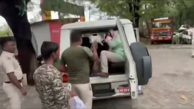 छात्रा के साथ आपत्तिजनक हालत में मिला शिक्षक,ग्रामीणों ने जमकर कर दी पिटाई,गया जेल Part 8