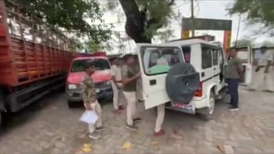 छात्रा के साथ आपत्तिजनक हालत में मिला शिक्षक,ग्रामीणों ने जमकर कर दी पिटाई,गया जेल Part 3