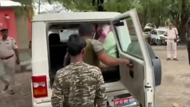 छात्रा के साथ आपत्तिजनक हालत में मिला शिक्षक,ग्रामीणों ने जमकर कर दी पिटाई,गया जेल Part 1