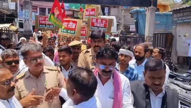 फूलपुर तहसील में सपा कार्यकर्ताओं का अनोखा प्रदर्शन
✊ हाथों में गैस सिलेंडर और पोस्टर लेकर सपा कार्यकर्ताओं ने किया जोर...