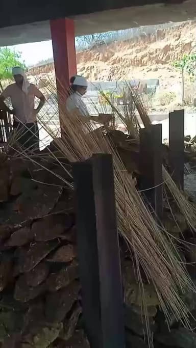 दतिया नगर: दतिया में बेटी ने निभाया बेटे का फर्ज, पिता की अर्थी को कंधा देकर दी मुखाग्नि; अंतिम संस्कार बना मिसाल