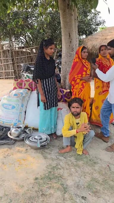 बारिश मे भिगने को मजबूर परिवार पेड के निचे जिवन बिता रहा हि। #चमत्कार #अविश्वसनीय #वायरलखबर #गरीबोंकीसमस्या #बेबसपरिवार ...