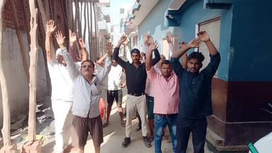 ईंट प्रकरण में जनता का प्रदर्शन लगाए हाय हाय के नारे, गजरौला बुध बाजार का मामला,