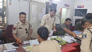 तिल्दा: कोटा में उत्तम ढाबा के आगे खड़ी ट्रक से टीवीएस एक्सएल दोपहिया वाहन टकराया, एक की मौत और एक घायल