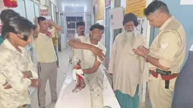सासनी: आगरा अलीगढ़ नेशनल हाईवे के कोतवाली चौराहे के पास अज्ञात वाहन की टक्कर से बाइक सवार गंभीर घायल, अस्पताल में भर्ती