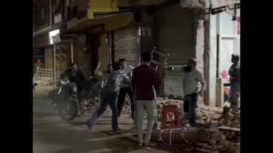 बालोद: दुकानदार और युवकों के बीच जमकर मारपीट, कुर्सी से किया हमला, ड्रिल मशीन से छेदने की कोशिश; वीडियो हुआ वायरल