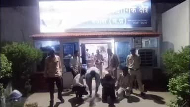 देवास नगर: केला देवी चौराहे पर मारपीट के मामले में औद्योगिक थाना पुलिस ने नाबालिग समेत आठ लोगों को पकड़ा