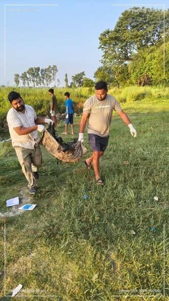 गोमती मित्रों ने सफाई अभियान छठवें रविवार को भी जारी रखा
मोहम्मदी के अमरी घाट पर गोमती नदी की सफाई मोहम्मदी के युवा कर ...