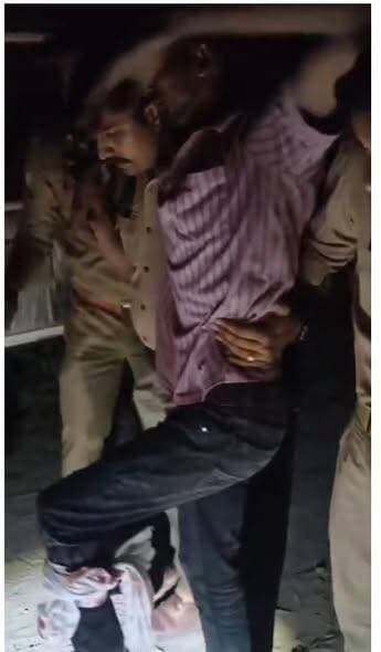 #पीलीभीत व्यापारी को गोली मारकर ह,त्या का मामला
2 ह,त्यारोपी पुलिस मुठभेड़ में घायल, अरेस्ट तमंचा, बाइक कारतूस पुलिस ने ...