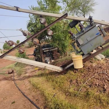 30 मई के शाम को आए तूफान और तेज आंधी से ओसियां और तिंवरी क्षेत्र में जगह जगह विद्युत पोल धराशायी....
कृषि व घरेलू फीडर क...