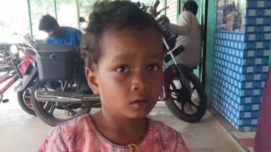 गुमला: अंबेराडीह चौक पर मिली साढ़े तीन साल की मासूम बच्ची, परिजनों की तलाश जारी