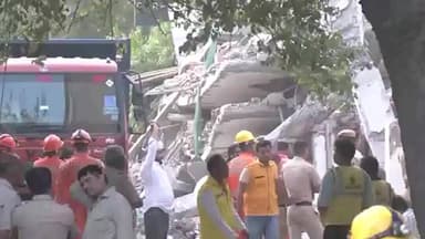 साकेत: साकेत इमारत हादसे में दो मेडिकल छात्रों की मौत, कई फंसे; बचाव कार्य जारी