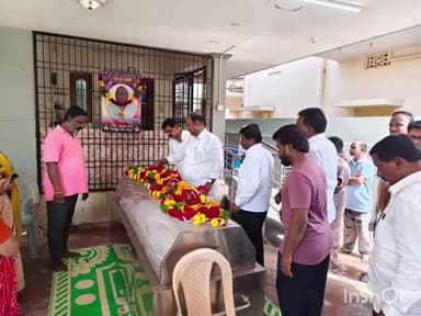 గద్వాల్: బోయిలగూడెం గ్రామంలో కృష్ణమూర్తి భౌతికైనికి నివాళులర్పించిన గద్వాల ఎమ్మెల్యే బండ్ల కృష్ణమోహన్ రెడ్డి