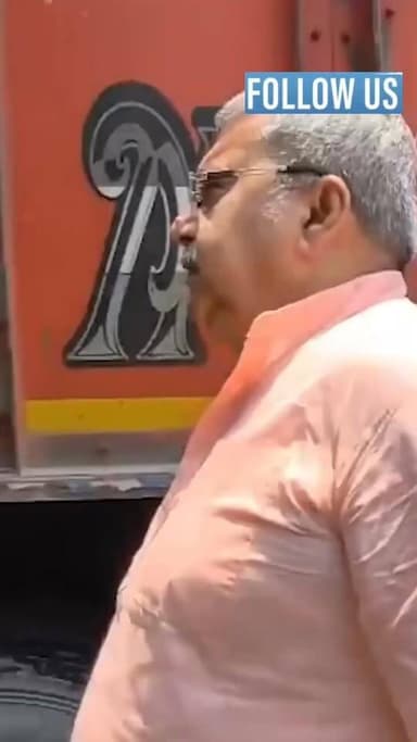 हुगली में कल्याण बनर्जी पर हमला, कल सोनारपुर में अभिषेक बनर्जी से हुई थी मारपीट,सिर पर ड्यूज बॉल से मारा...
#mamatabane...