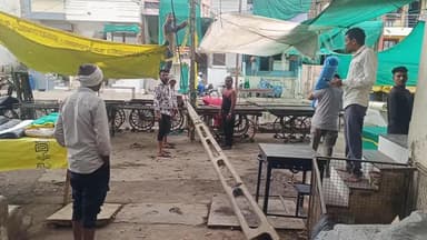 अंजड़: भोंगली नदी किनारे घनी आबादी में गिरा बिजली का खंभा, बड़ा हादसा टला