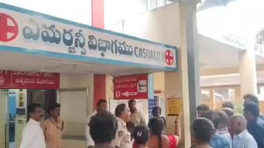 వైద్యుల నిర్లక్ష్యంతోనే యువతి మృతి చెందిందంటూ కొత్తపేట ప్రభుత్వాసుపత్రి వద్ద బంధువుల ఆందోళన