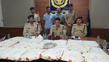 मंदसौर: मंदसौर पुलिस ने 20 किलो ब्राउन शुगर के साथ 5 अंतरराज्यीय तस्करों को किया गिरफ्तार, दो कारें और मोबाइल ज़ब्त