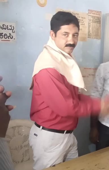 ಮಡಿಕೇರಿ: ಹಾಸನ ಲಾಡ್ಜ್ ನಲ್ಲಿ ಉಪ ತಹಸೀಲ್ದಾರ್ ಕರ್ತಮಾಡ ತಿಮ್ಮಯ್ಯ ನೇಣಿಗೆ ಶರಣು