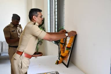 पुण्यश्लोक अहिल्यादेवी होळकर जयंतीनिमित्त पोलीस अधीक्षक कार्यालय, बुलढाणा येथे अभिवादन करण्यात आले.
#BULDHANAPOLICE
#bu...