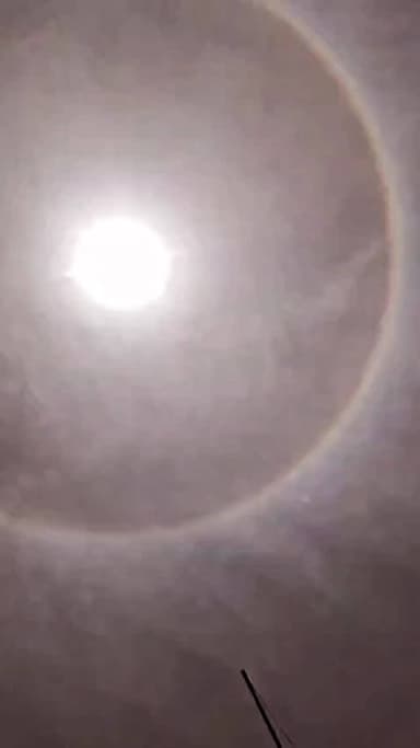 अभी अभी आकाश में दिखाई दिया अनोखा नजारा