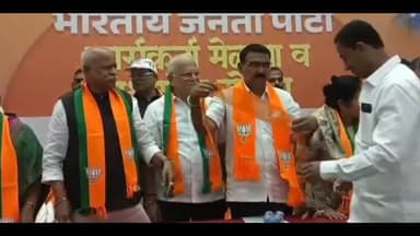 मिरज: डॉ. महेश कुमार कांबळे,दिगंबर जाधव, काँग्रेसचे अनिल आमटवणे, पप्पु कोळेकर यांच्यासह कार्यकर्त्यांचा भाजपमध्ये प्रवेश.