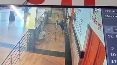 शिकोहाबाद: मक्खनपुर के खाटू श्याम मंदिर में चोरी, चोरों ने मुकुट-कुंडल चुराए, वारदात से पहले भगवान के चरण स्पर्श कर मांगी माफी