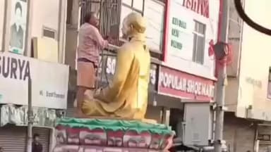 పాణ్యం: నంద్యాలలో దివంగత నేత ముఖ్యమంత్రి రాజశేఖర్ రెడ్డి విగ్రహాన్ని ధ్వంసం చేసిన దుండగులు