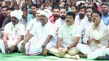 नारायणपुर: अबूझमाड़ में पहली बार गुंजी, प्रधानमंत्री के मन की बात, इमली के पेड़ के नीचे बैठे वन मंत्री केदार कश्यप