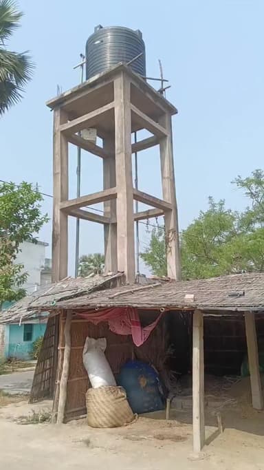 इसके जिम्मेदार वार्ड नंबर अजीत राम है इस नल जल को लगे हुए 5 साल से अधिक हो गया । इसपर जल्द से जल्द कार्रवाई की जाए
