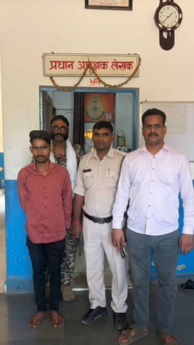 नशा, तनाव और टूटते रिश्ते
सतना के बजरहा टोला में आपसी विवाद के दौरान अमन चौधरी ने अपने बड़े भाई गुड्डू चौधरी पर चाकू से...