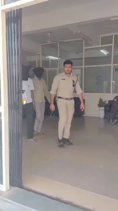 🚨 मंदसौर पुलिस की बड़ी कार्रवाई
20 किलो ब्राउन शुगर के साथ 5 तस्कर गिरफ्तार, 2 वाहन और 7 मोबाइल जब्त।
#मंदसौर #ब्रेकिं...