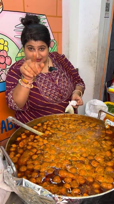 Viral Aunty Kathi Kabab Wali
#delhifood #streetfood #indianfood #kathikabab #foodreels