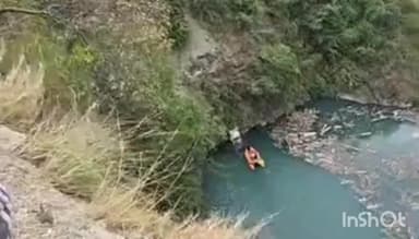 सलूनी: सर्च ऑपरेशन में मिली पिकअप, युवक की तलाश जारी है