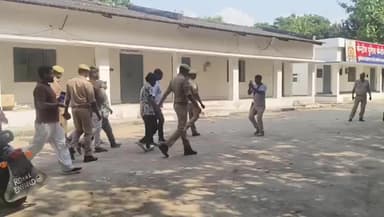 खलीलाबाद: महिला से चेन झपटने वाले दो शातिर बदमाशों को मेहदावल पुलिस ने गिरफ्तार कर न्यायालय भेजा