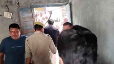 बुढ़ाना: भाई ने बहन को चाकुओं से गोदकर उतारा मौत के घाट, पुलिस ने शव का पंचनामा भरकर पोस्टमार्टम के लिए भेजा
