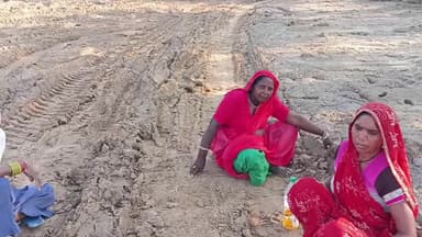 नगर: खेड़ली रोड पर निर्माणाधीन स्वागत गेट को लेकर खेत से बिना पूछे रास्ता निकालने पर महिलाओं ने जताया विरोध
